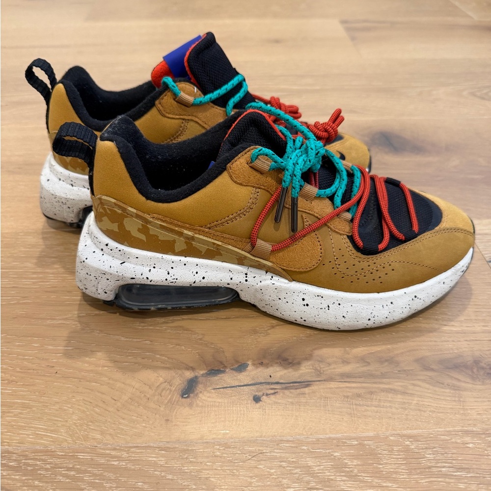 Nike brown sneakers - Picture 1 of 5